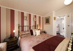 Carrick Master Bedroom - Normandy Holiday Homes Carrick Master Bedroom (© Normandy Holiday Homes)