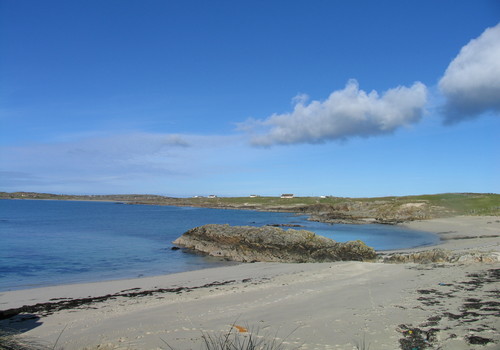 Private save sandy beach - Clear blue water contrasting a white sandy beach